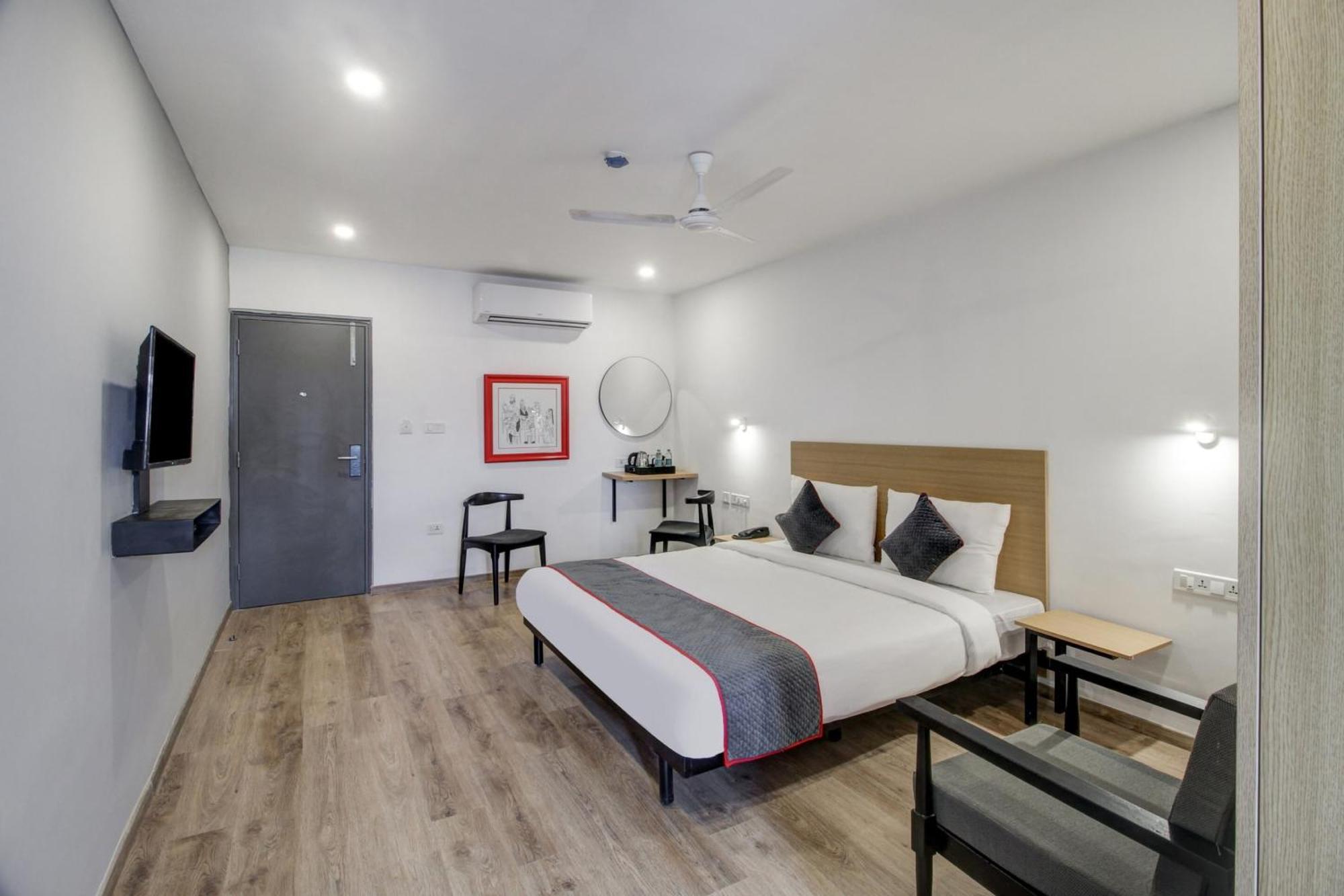 Super Townhouse Rcc Majestic 397 Lb Nagar Hotel Haidarábád Kültér fotó