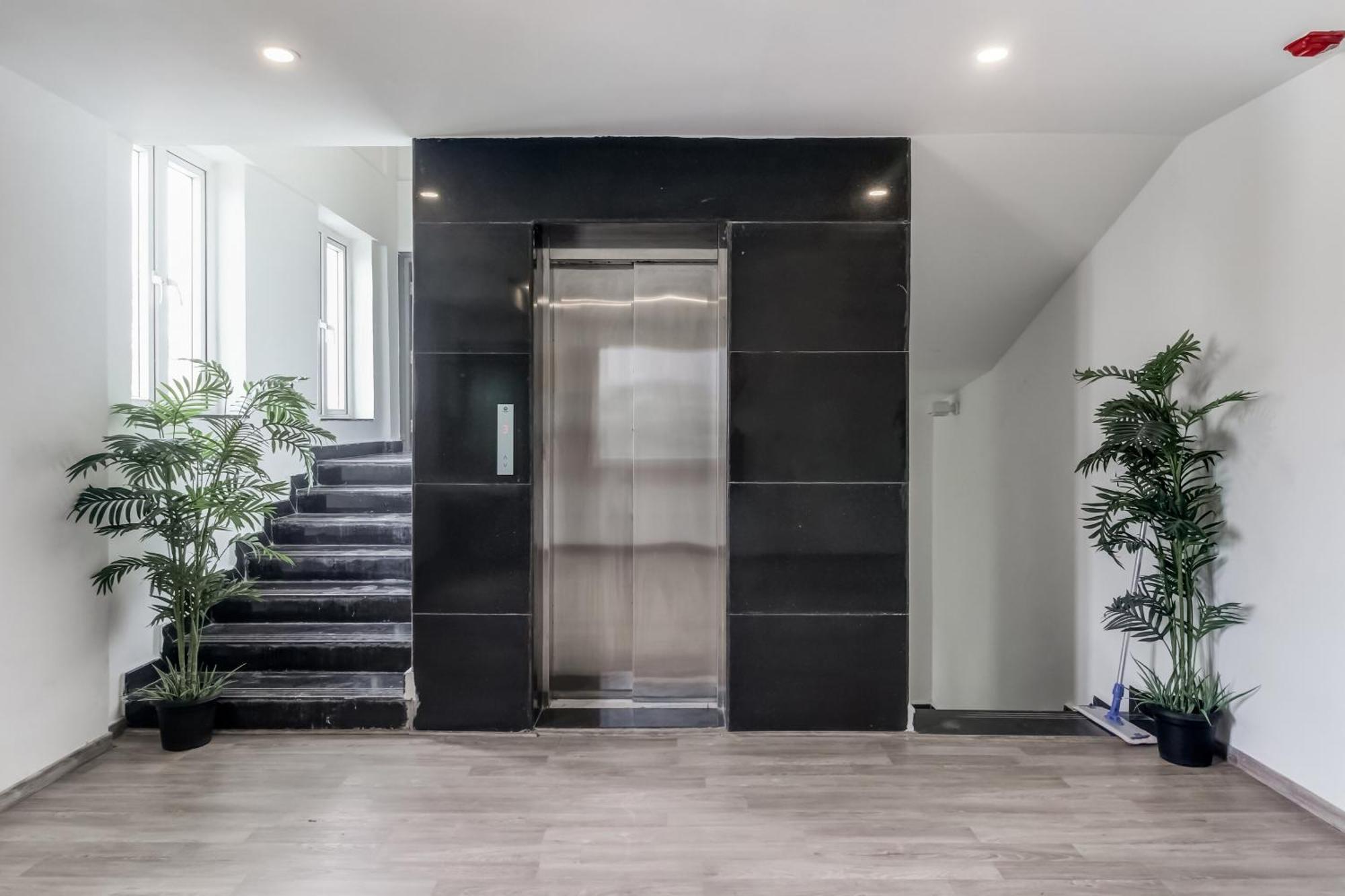 Super Townhouse Rcc Majestic 397 Lb Nagar Hotel Haidarábád Kültér fotó