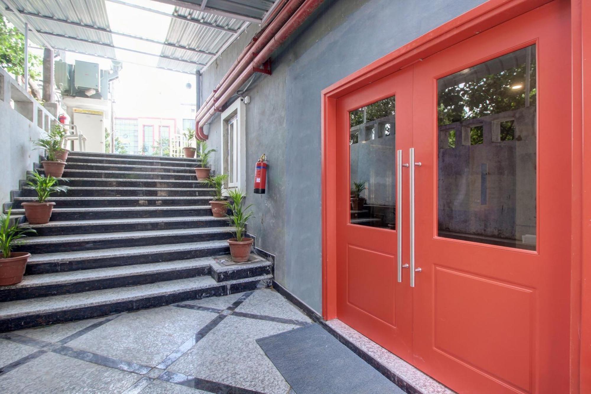 Super Townhouse Rcc Majestic 397 Lb Nagar Hotel Haidarábád Kültér fotó