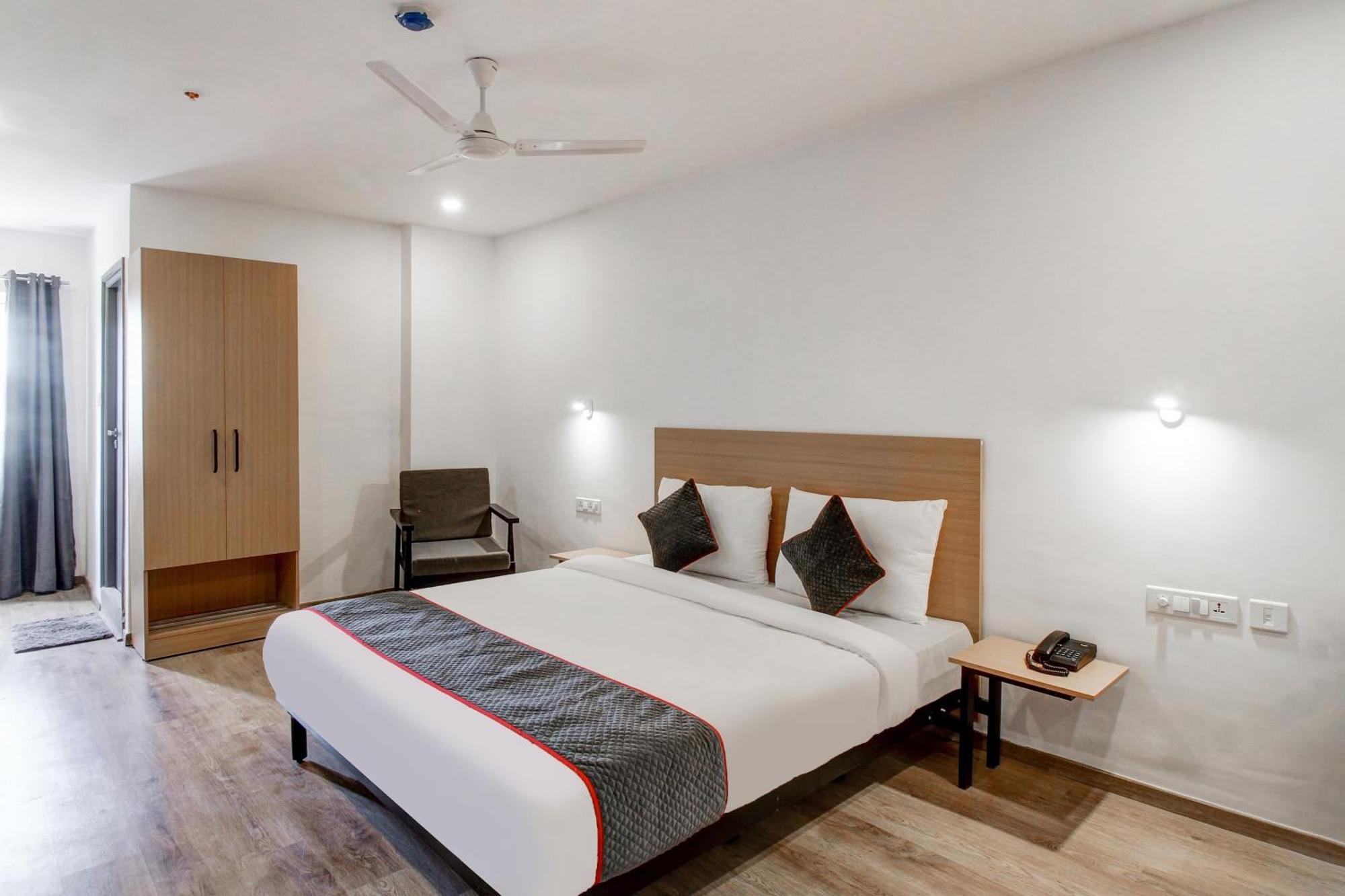 Super Townhouse Rcc Majestic 397 Lb Nagar Hotel Haidarábád Kültér fotó
