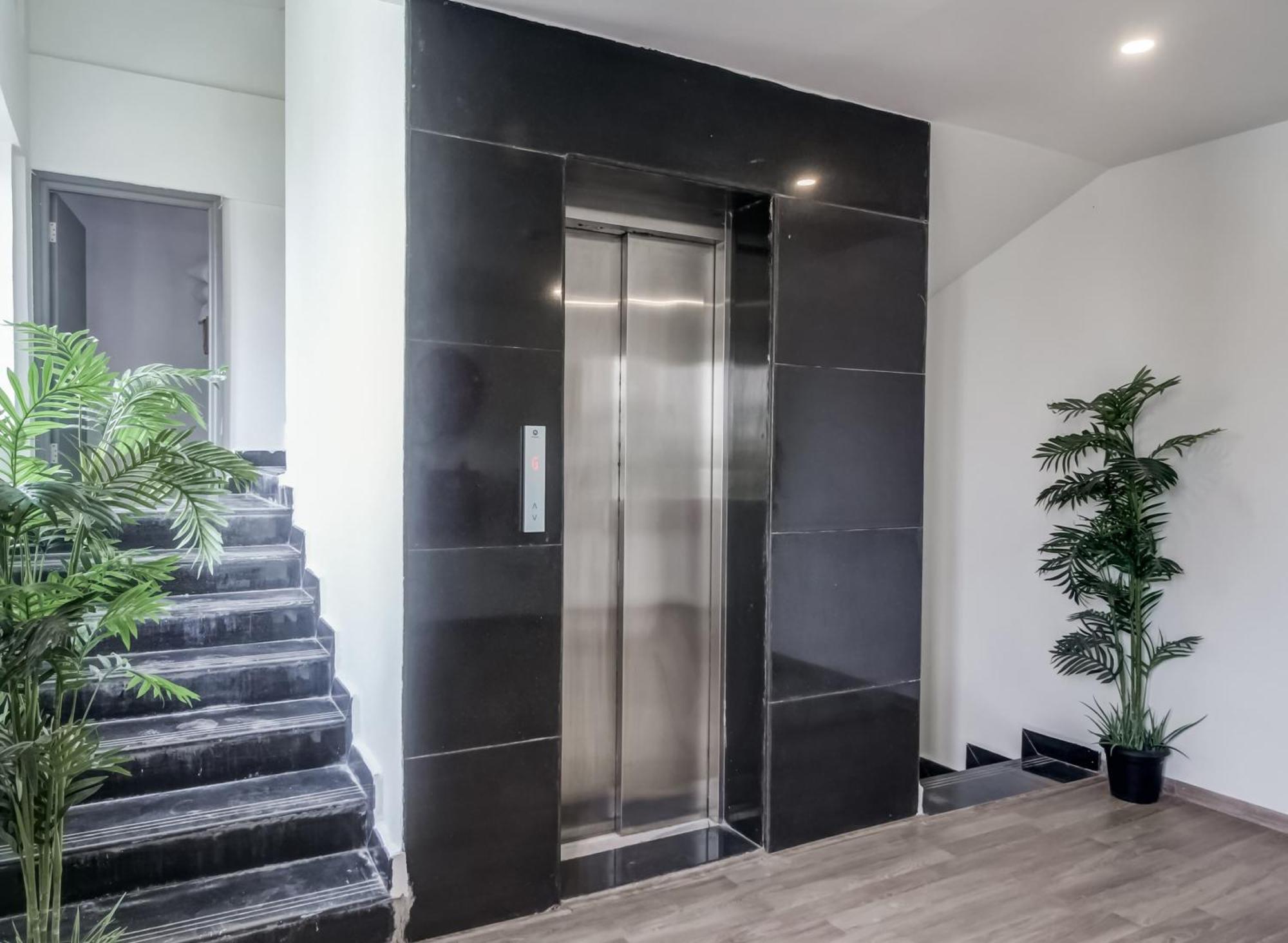 Super Townhouse Rcc Majestic 397 Lb Nagar Hotel Haidarábád Kültér fotó