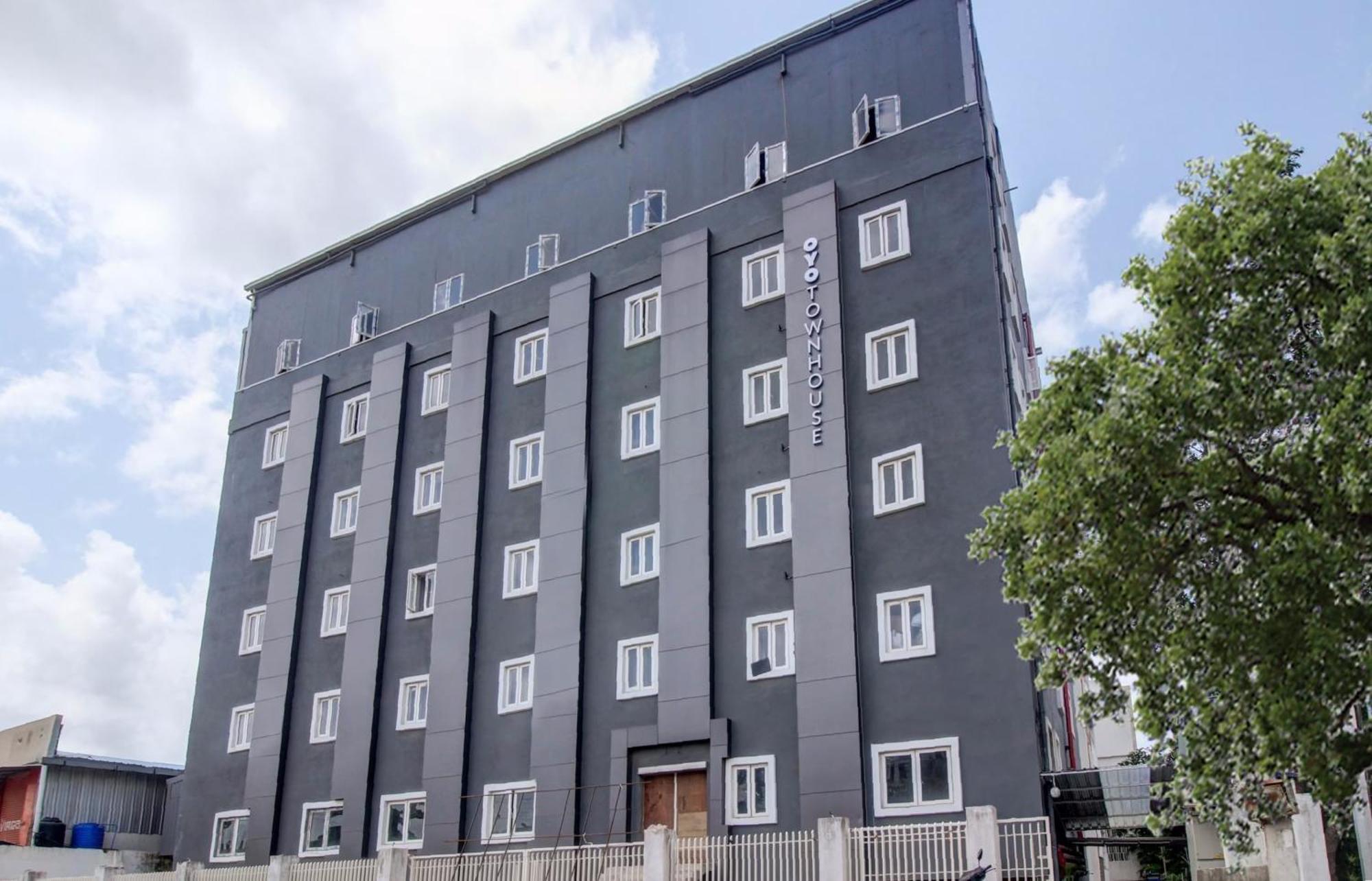 Super Townhouse Rcc Majestic 397 Lb Nagar Hotel Haidarábád Kültér fotó